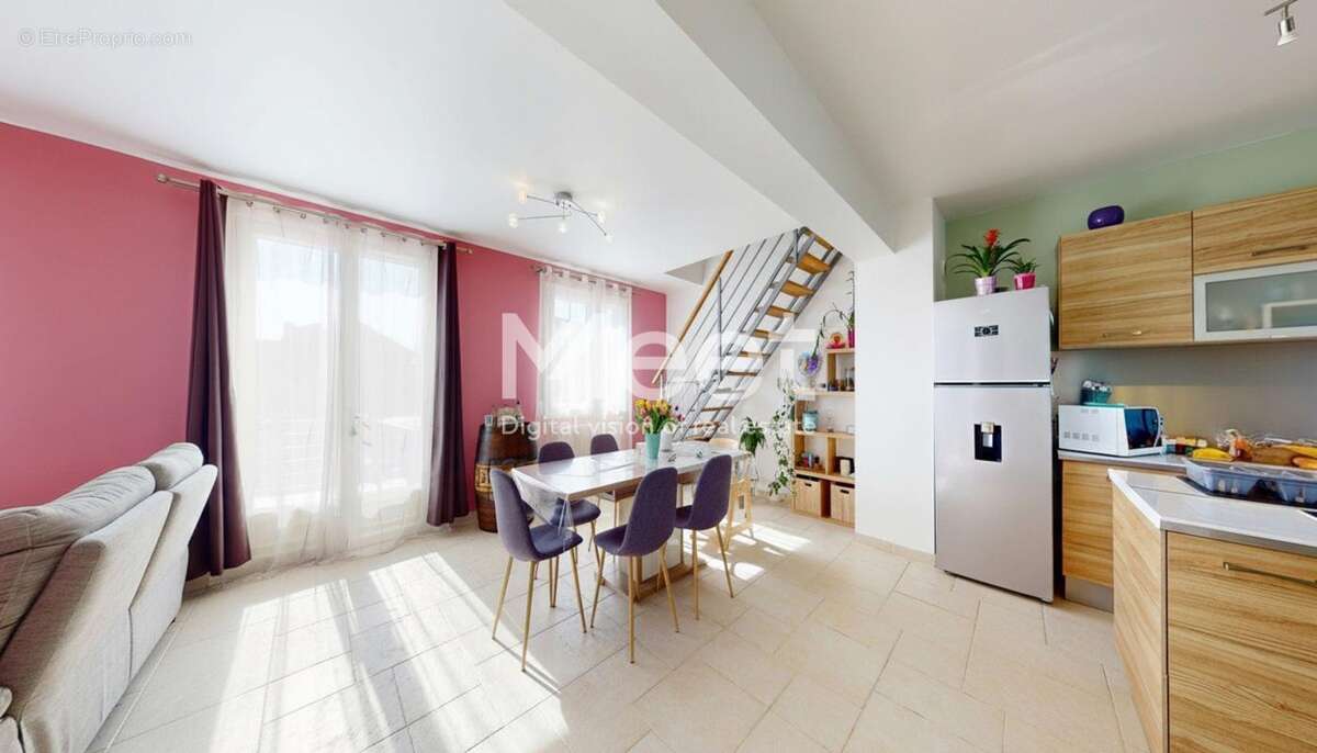 Maison à COULANGES-LA-VINEUSE