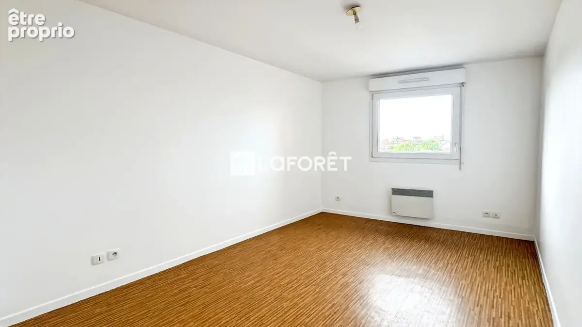 CALAIS - Appartement 2 chambres - Ascenseur - 76 m2 - photo 5