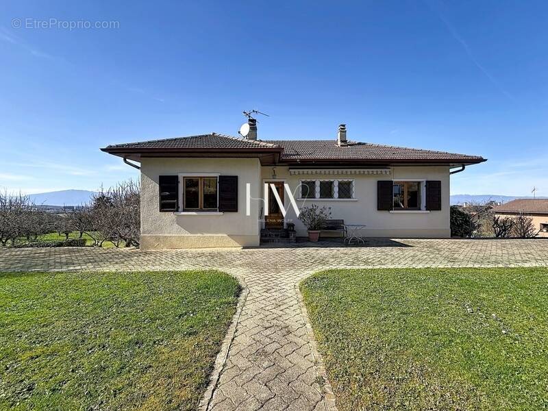 Maison à COLLONGES-SOUS-SALEVE