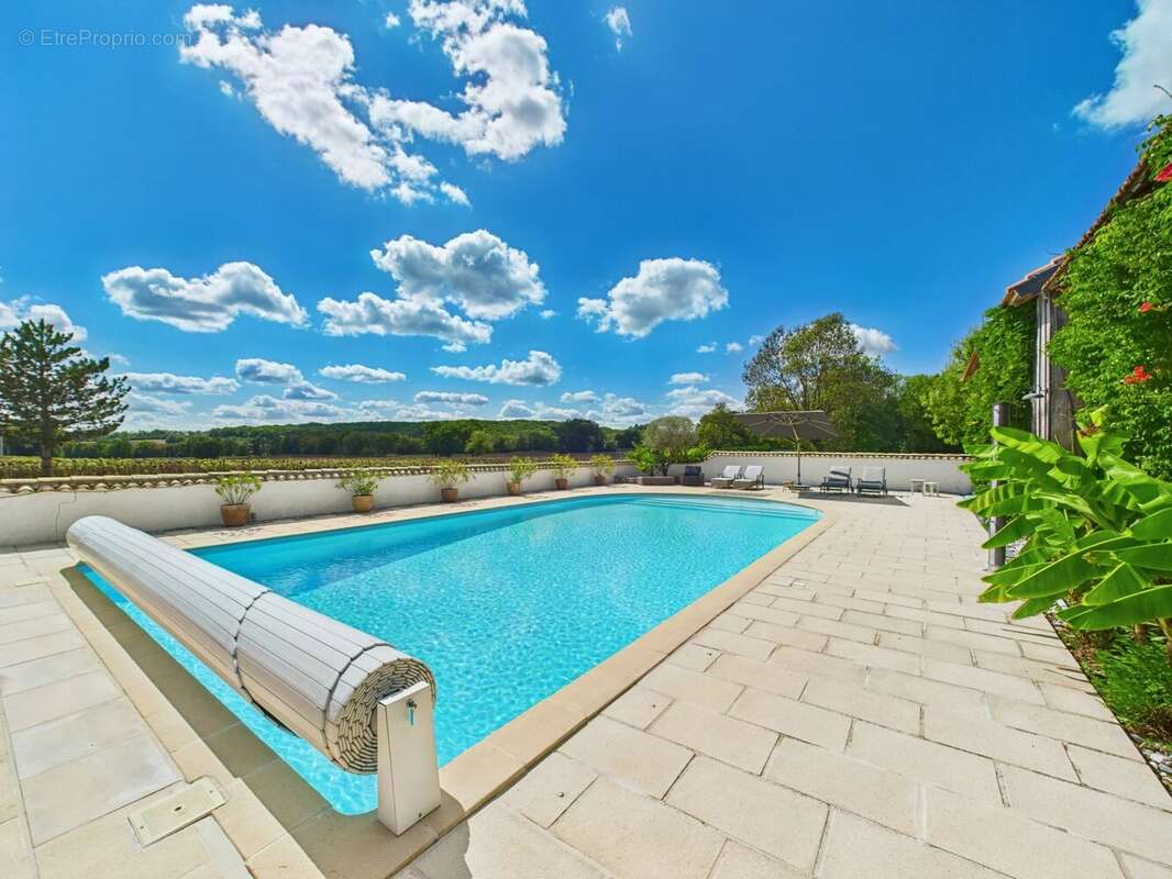 Superbe Ferme Restaurée avec Logements Flexibles, Piscine et Dépendances - photo 18