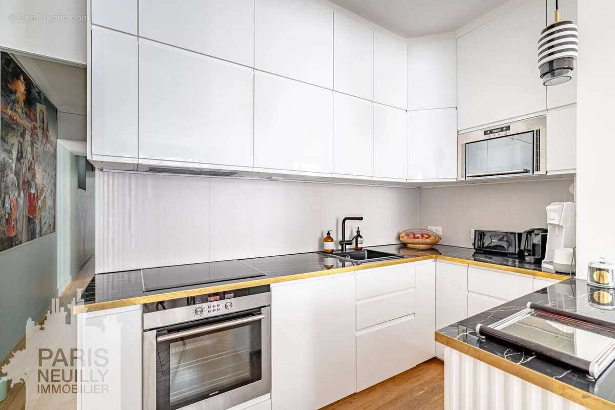 Appartement à PARIS-16E