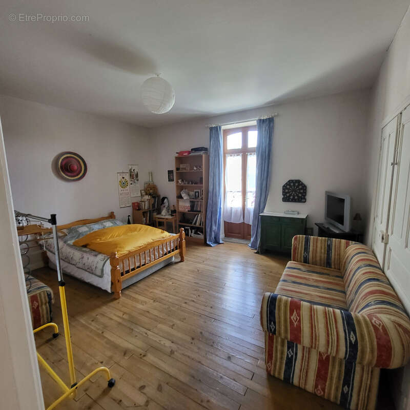 Maison à RIOM-ES-MONTAGNES