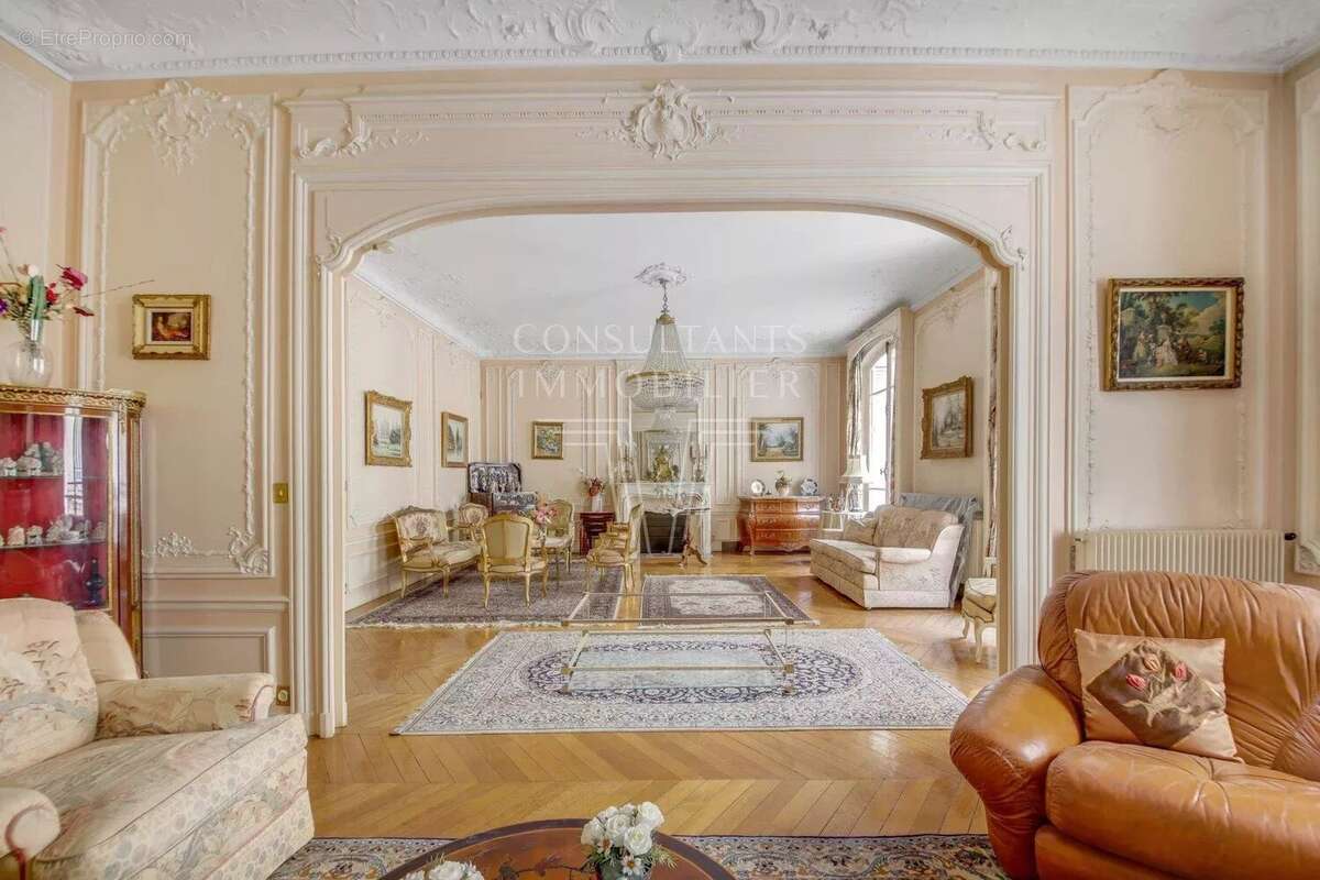 Appartement à PARIS-17E