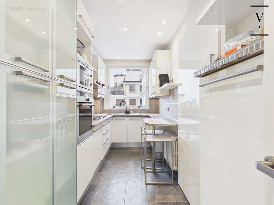 Appartement à PARIS-8E