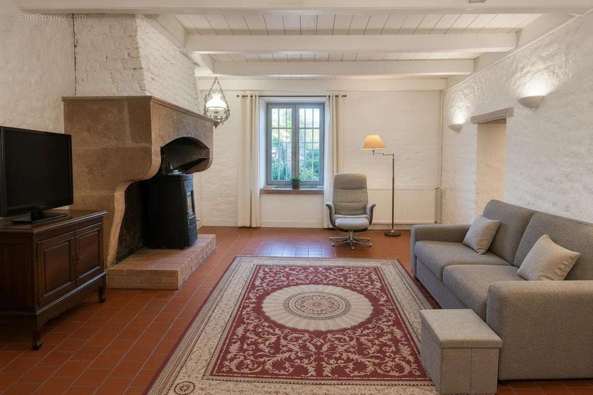 Maison F6 à Ville-sur-Yron avec jardin et garages - photo 4