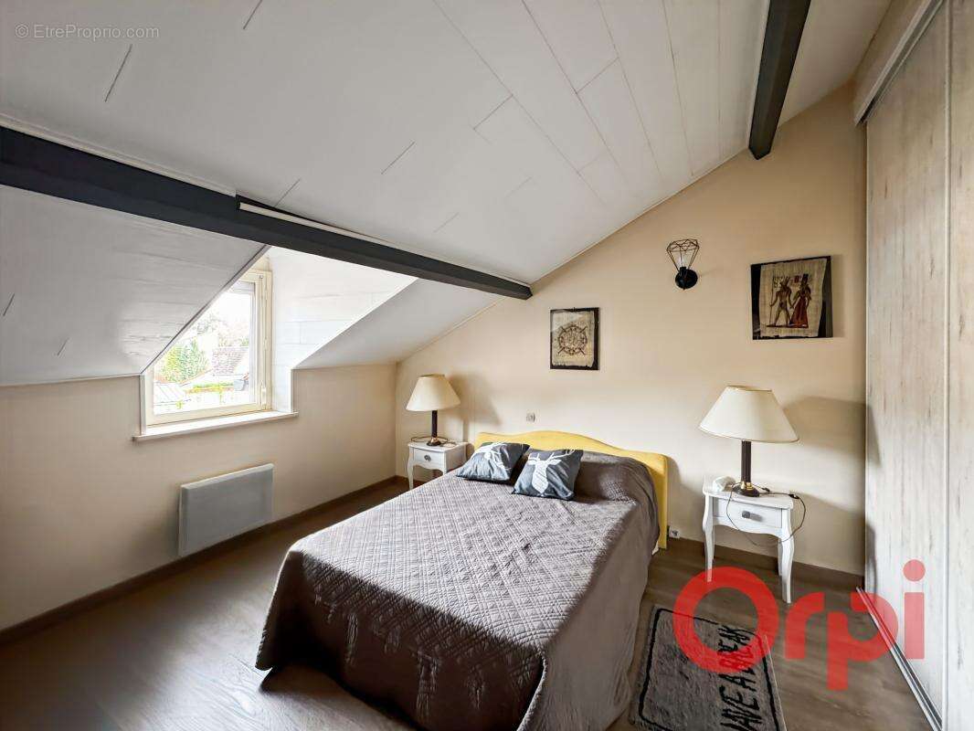 Maison à SAINT-BONNET-TRONCAIS