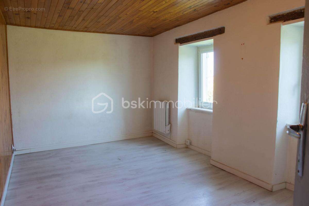 Maison en pierre de 100 m², 4 chambres, atelier et terrasse couverte - photo 7