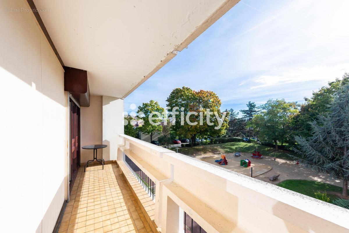 Appartement à NANTERRE