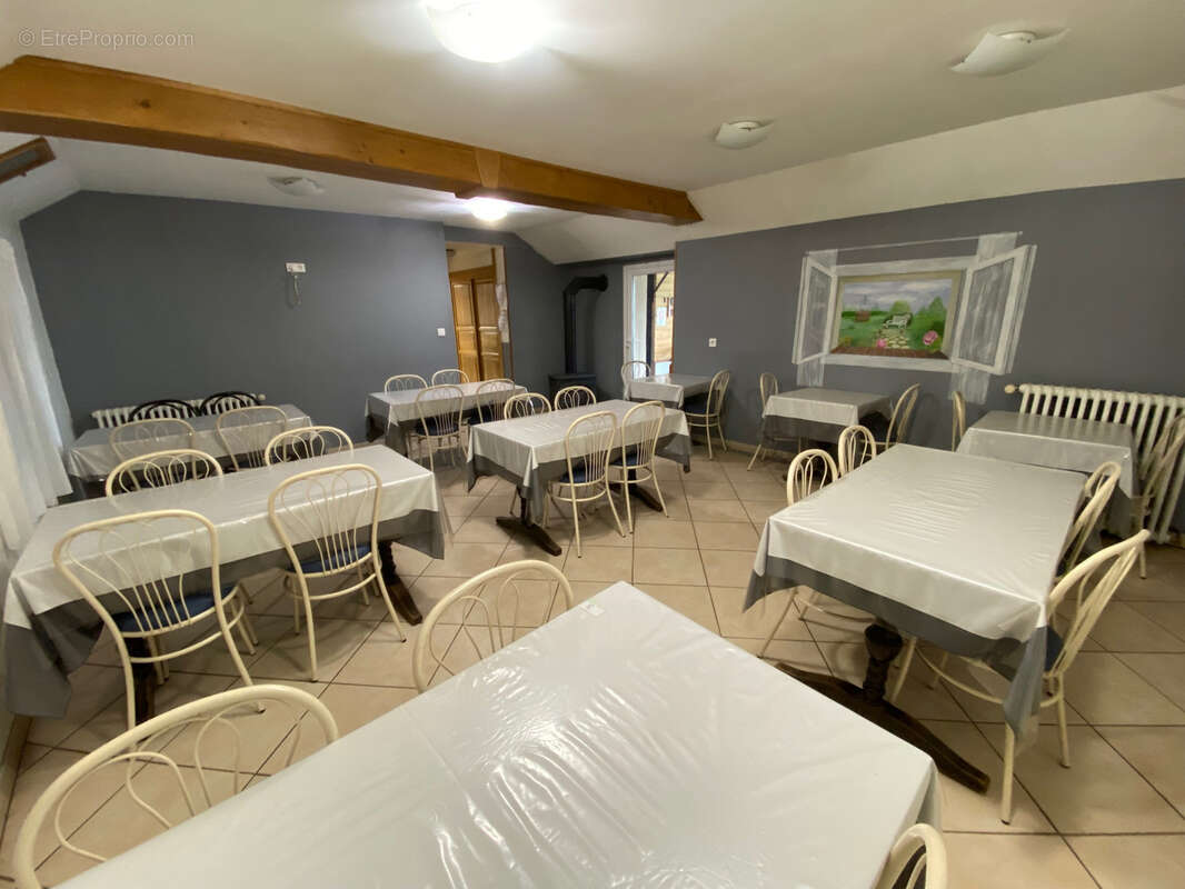 Commerce à FLAMETS-FRETILS