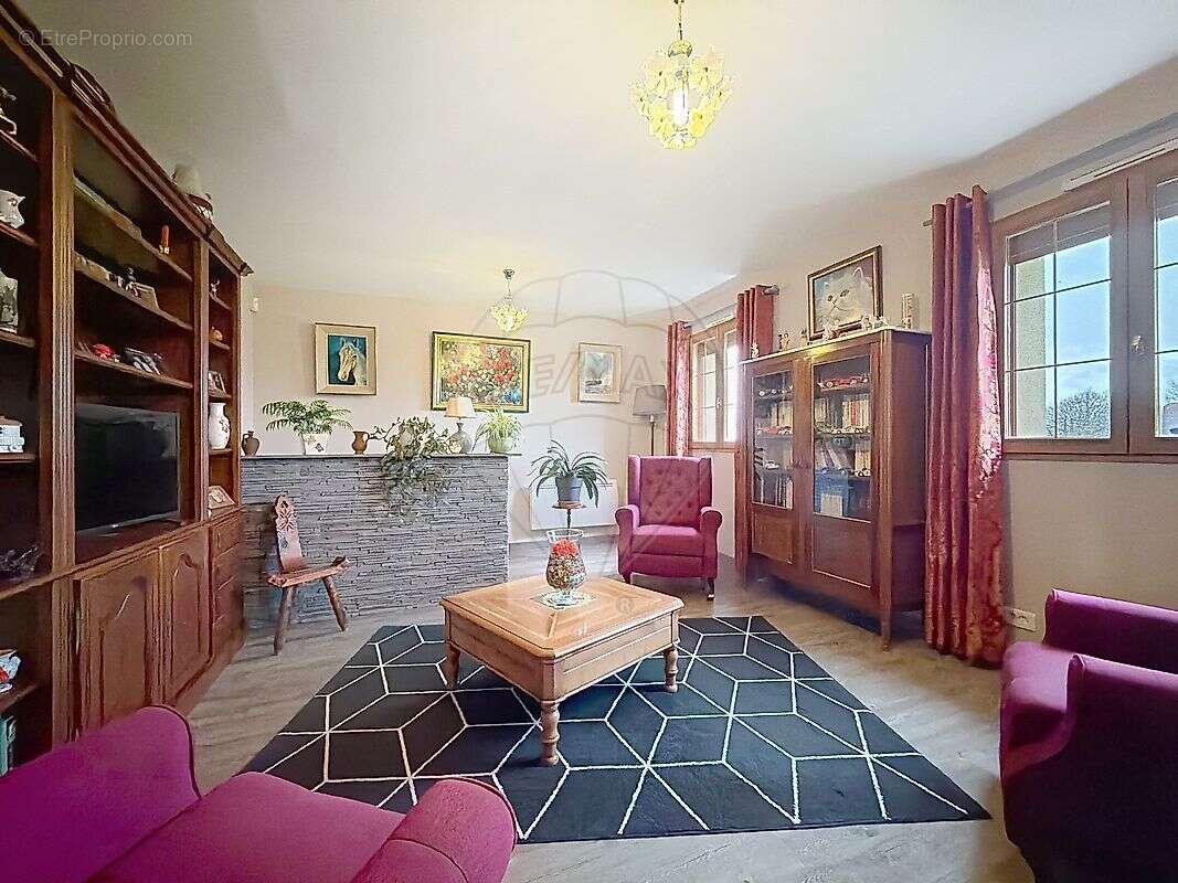 Maison à VILLETHIERRY