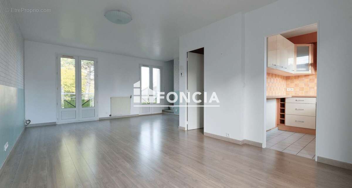 Appartement à VERT-SAINT-DENIS