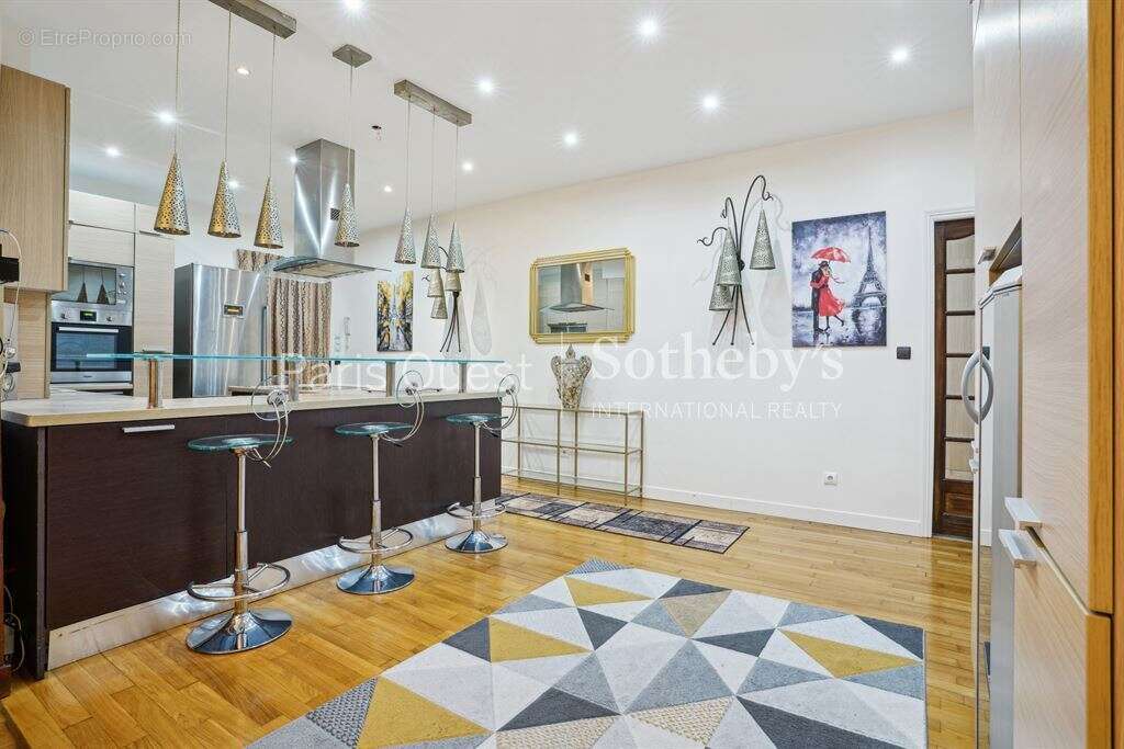 Appartement à NEUILLY-SUR-SEINE