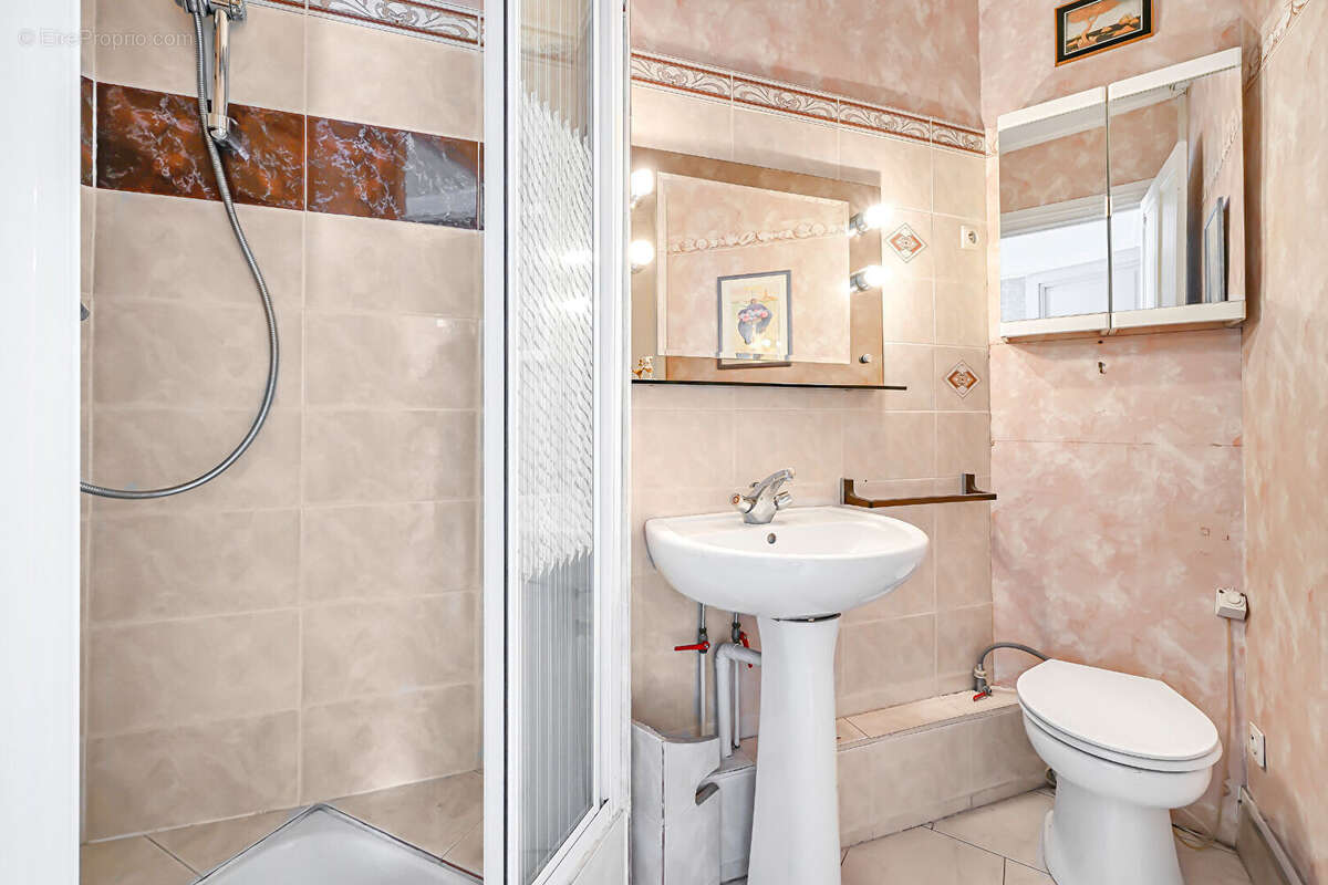 Appartement à PARIS-14E