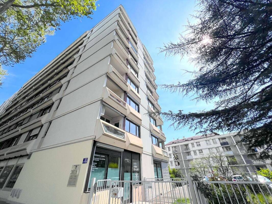   - Appartement à LYON-3E