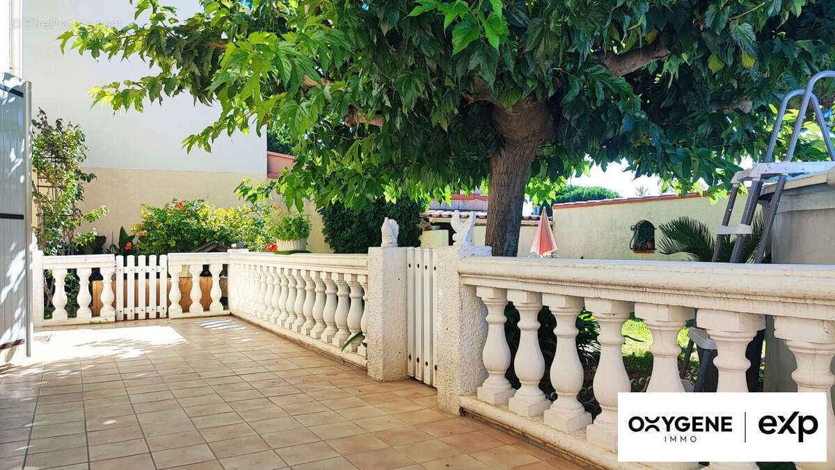 Maison à SAINT-LAURENT-DE-LA-SALANQUE