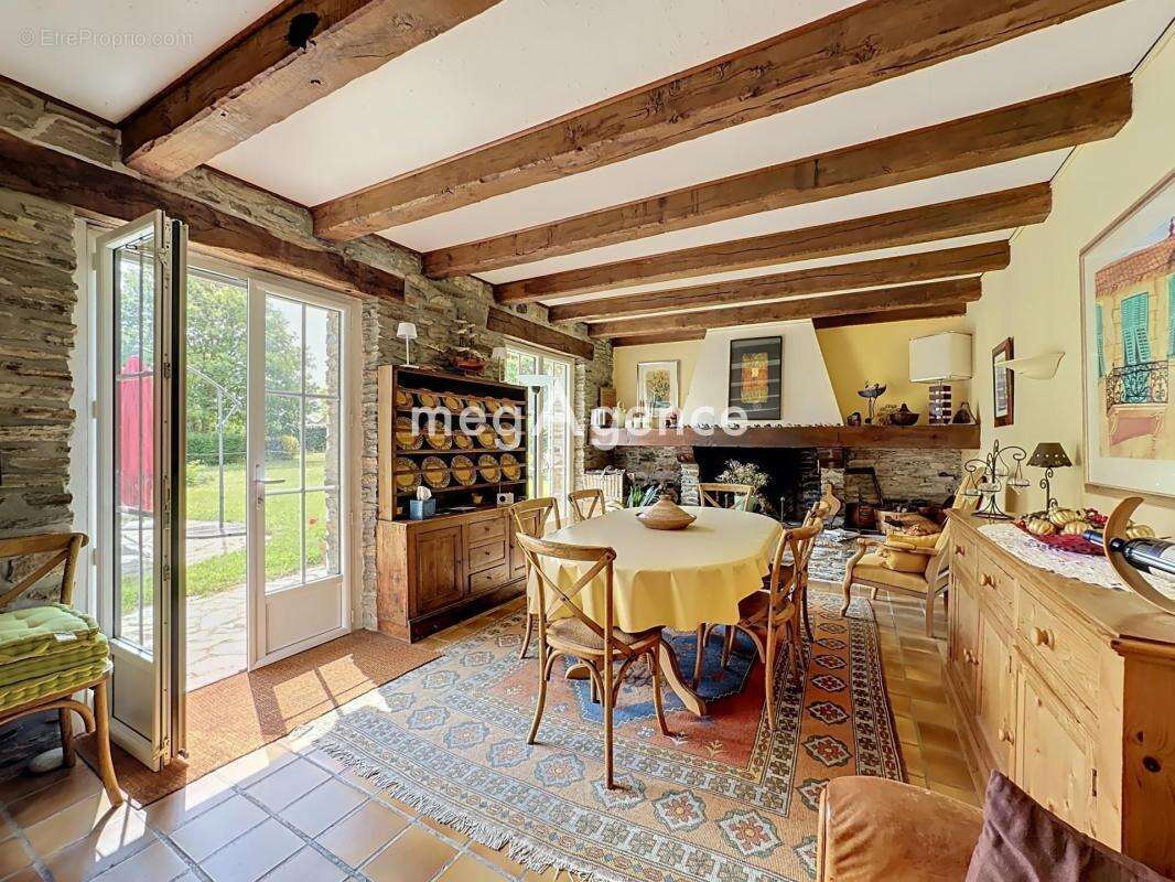 Une élégante maison en pierre au charme intemporel - photo 5
