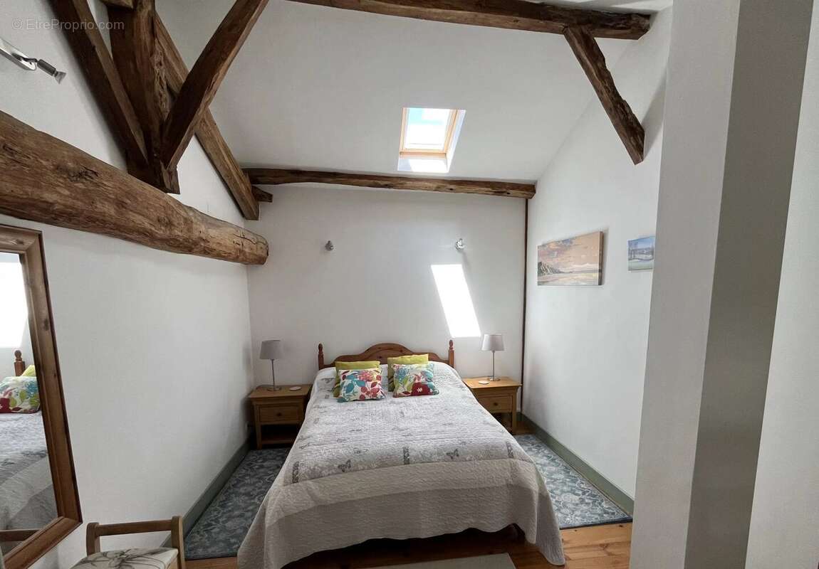 Maison à SAINT-LAURENT-DES-COMBES