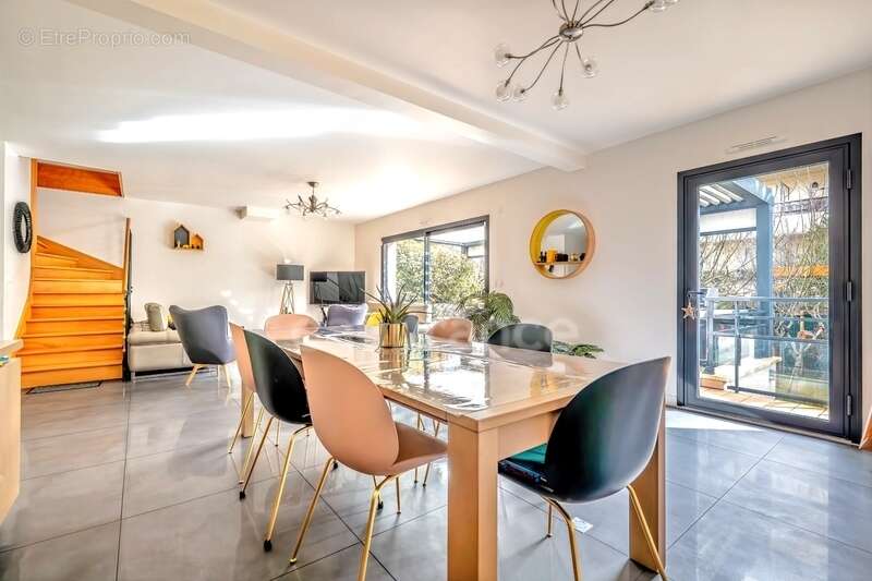 Maison à vendre P8 FONTENAY SOUS BOIS (94) au cœur des Rigollots, en limite de VINCENNES, 215 m² avec jardin arboré, terrasse et - photo 2