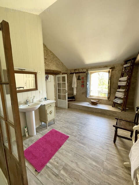 Grande maison de maître du 18ème avec dépendances - photo 14