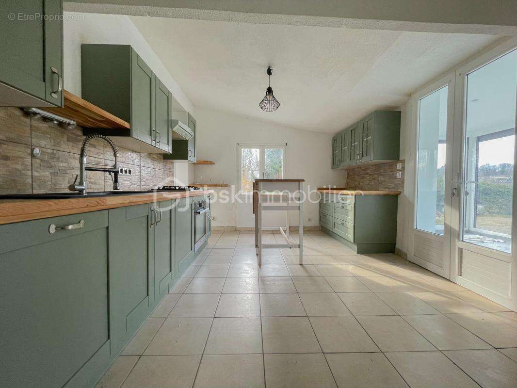 Maison à SAINT-HILAIRE-LES-PLACES