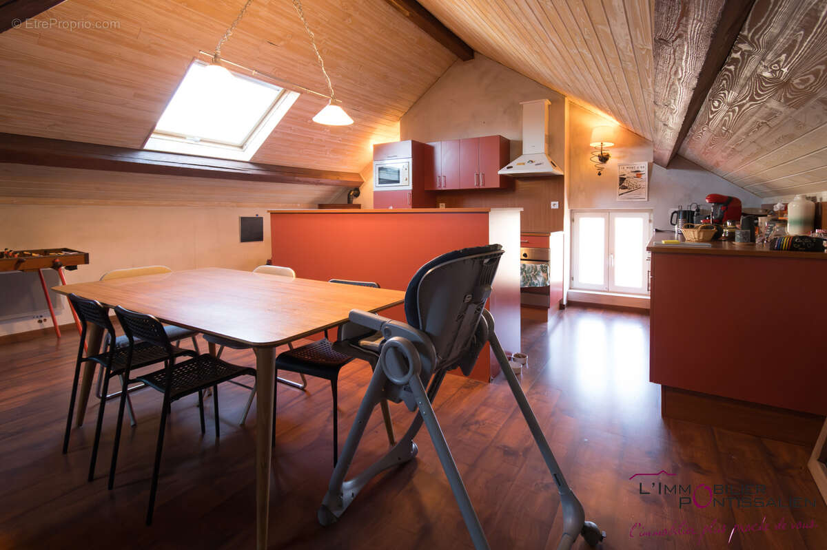 Pontarlier - centre ville : appartement atypique de type 2 avec cave - photo 14