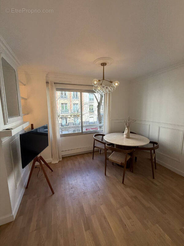 Appartement à PARIS-16E