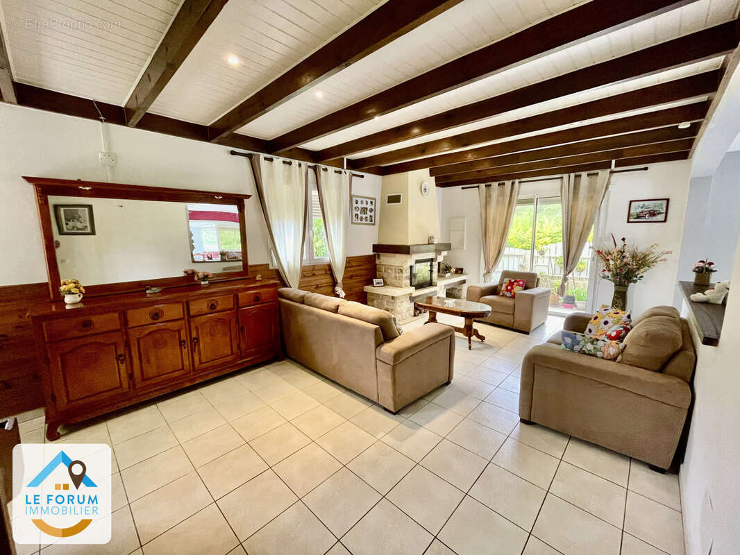 Saint joseph 97480 - grande maison - secteur calme - beaux volumes - vue montagne - piscine - photo 10