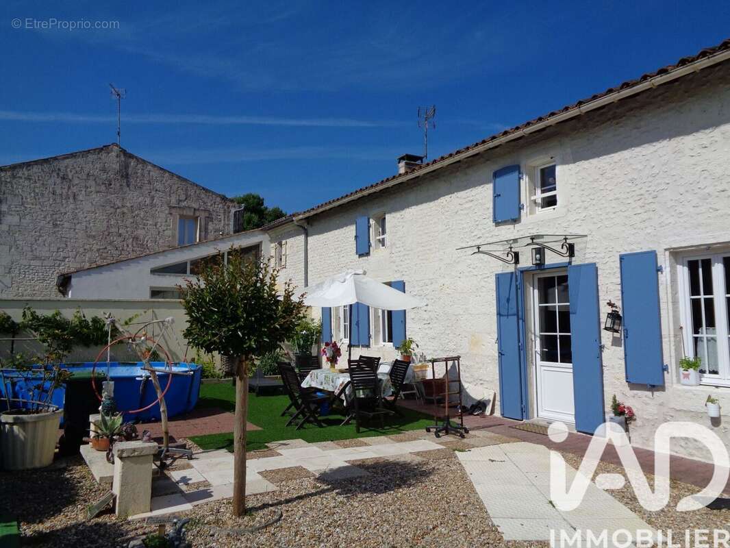 Maison 300 m² à Preguillac  - photo 2