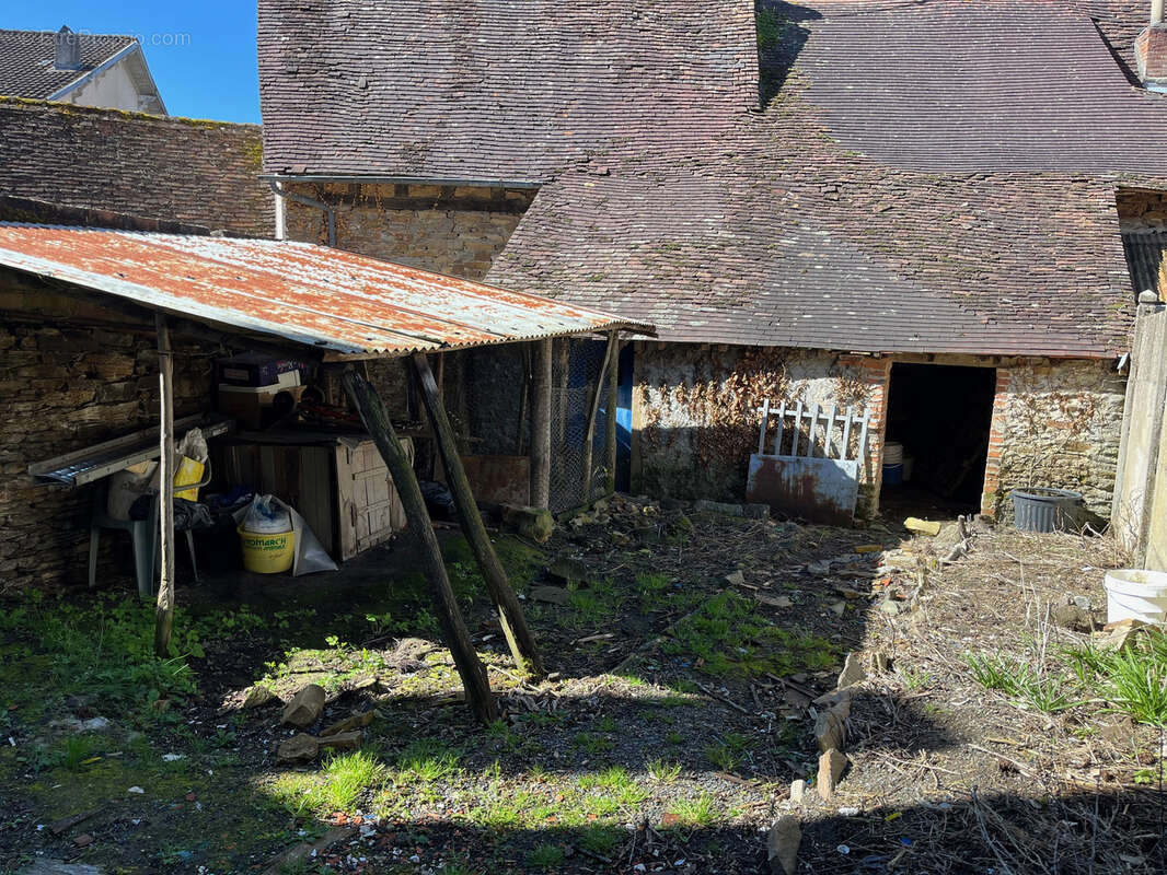 Maison à COUSSAC-BONNEVAL