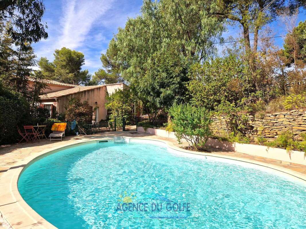 Propriété avec villa et plusieurs gîtes sur 3310 m² de terrain - photo 3
