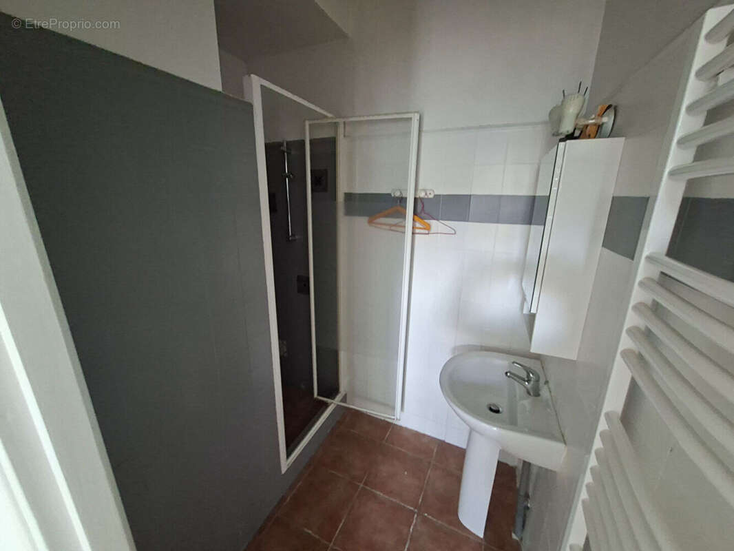 Exclusivite pertuis - appt t2 avec jardinet parking - photo 6