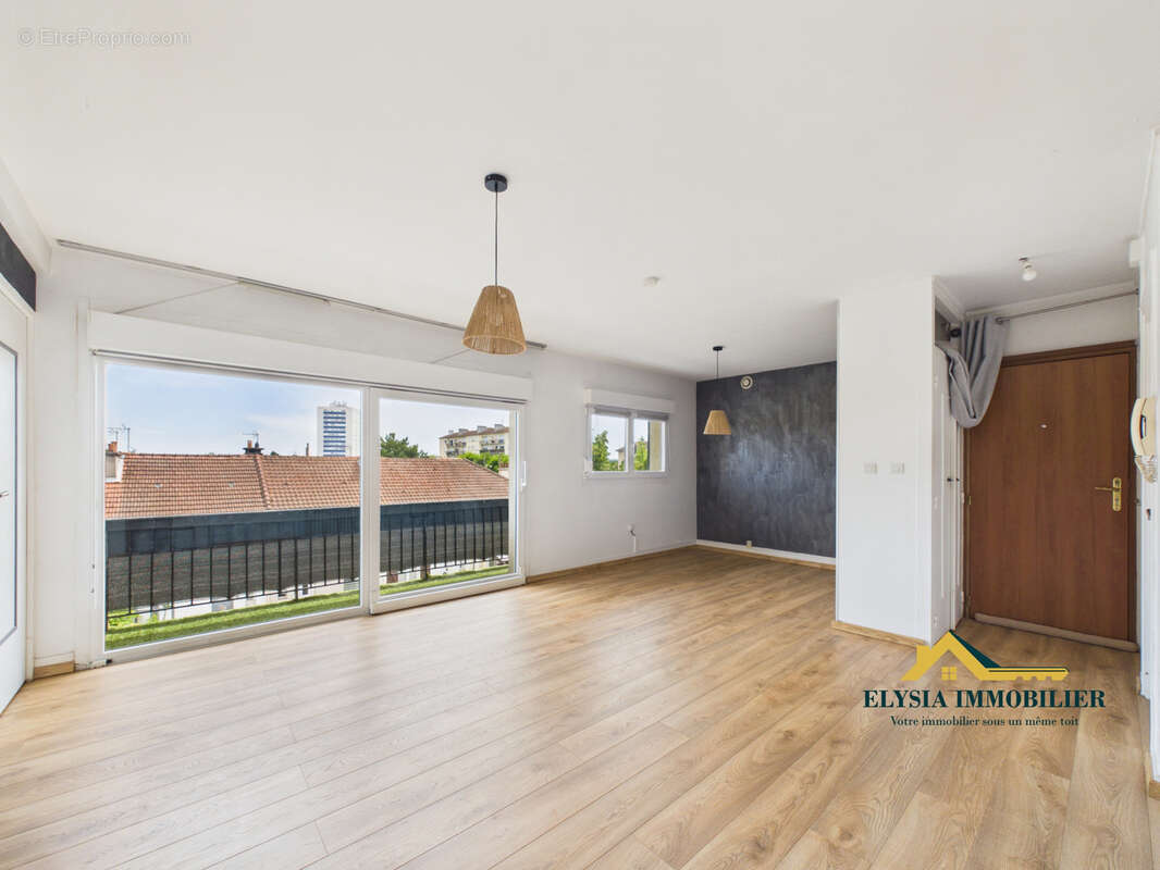 Appartement F2 47,56 m2 NANCY 54000 - photo 2