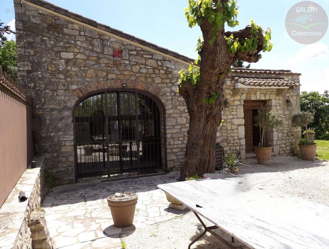 Maison à VEZENOBRES