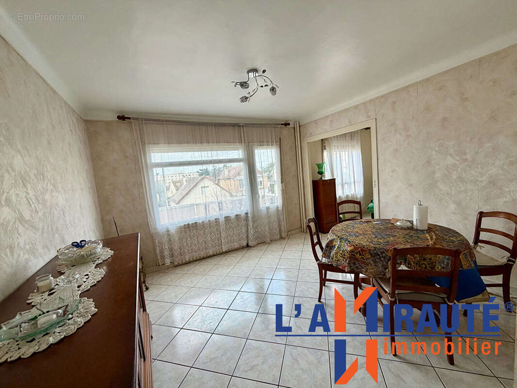 Appartement à SARTROUVILLE