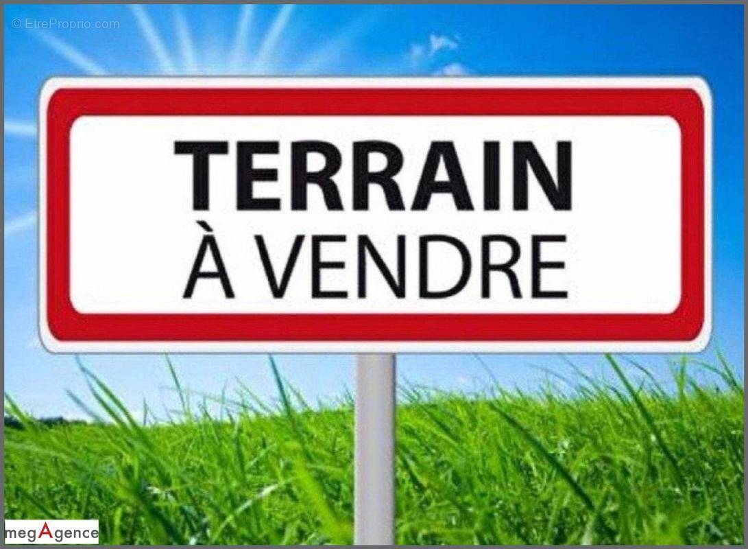 Terrain à SAINT-CHRISTOPHE-DES-BOIS