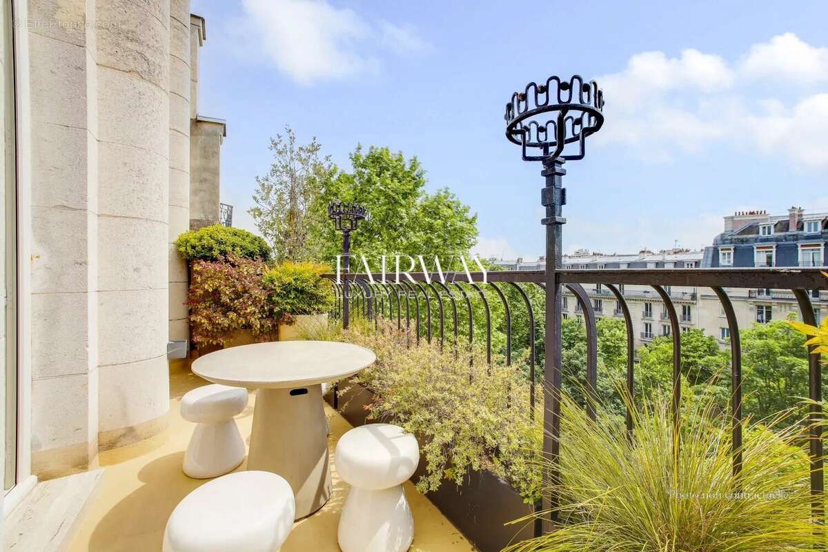 Appartement à PARIS-8E