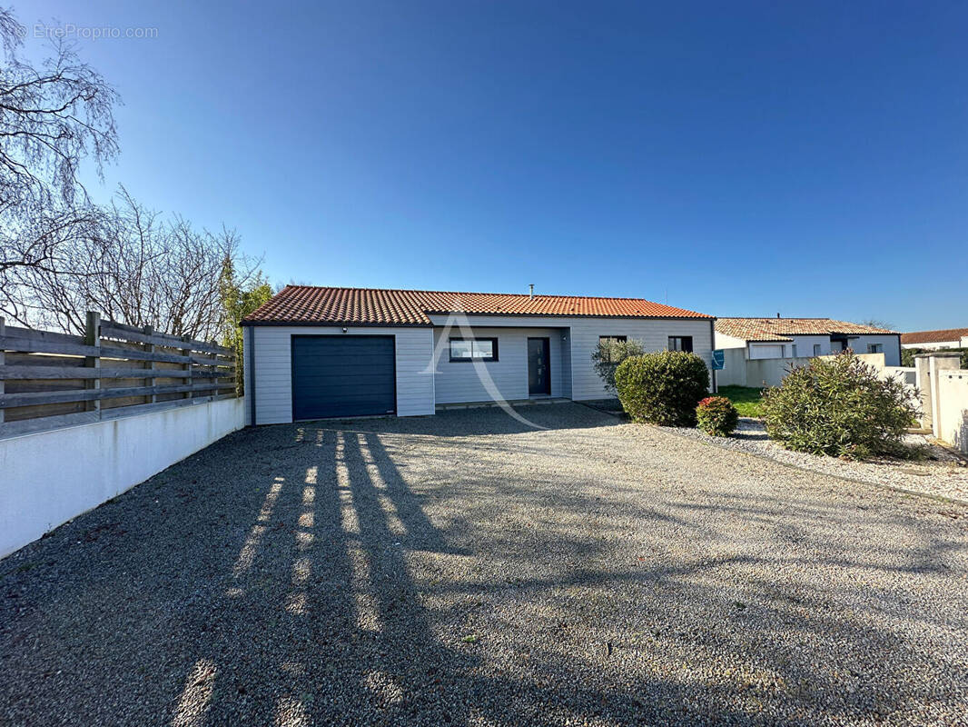 Maison à LA CHAPELLE-PALLUAU