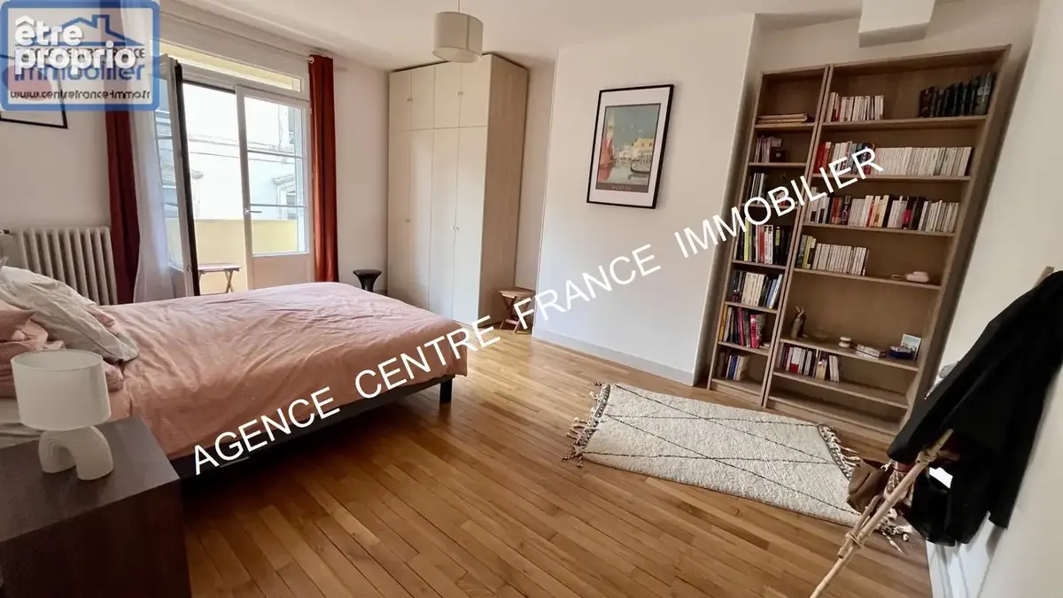 BOURGES HYPER CENTRE - Appartement de 3 pièces d'environ 84 m² avec balcon - photo 6