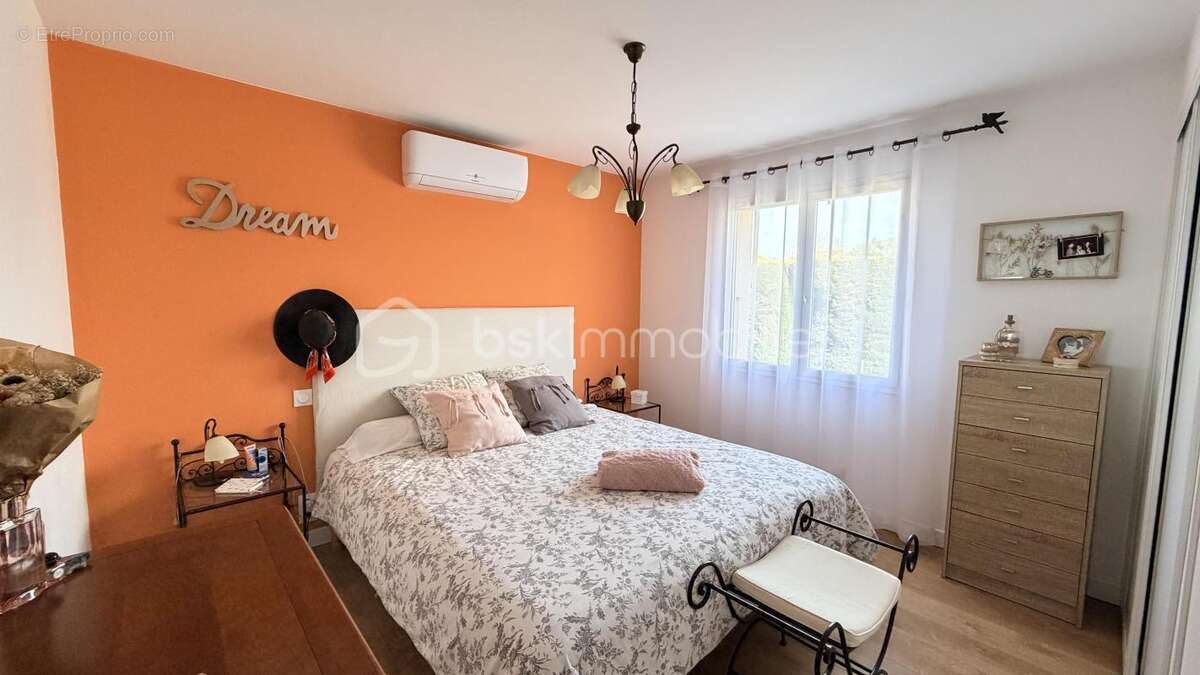 Maison plain pied quatres faces avec terrain et garage - photo 13