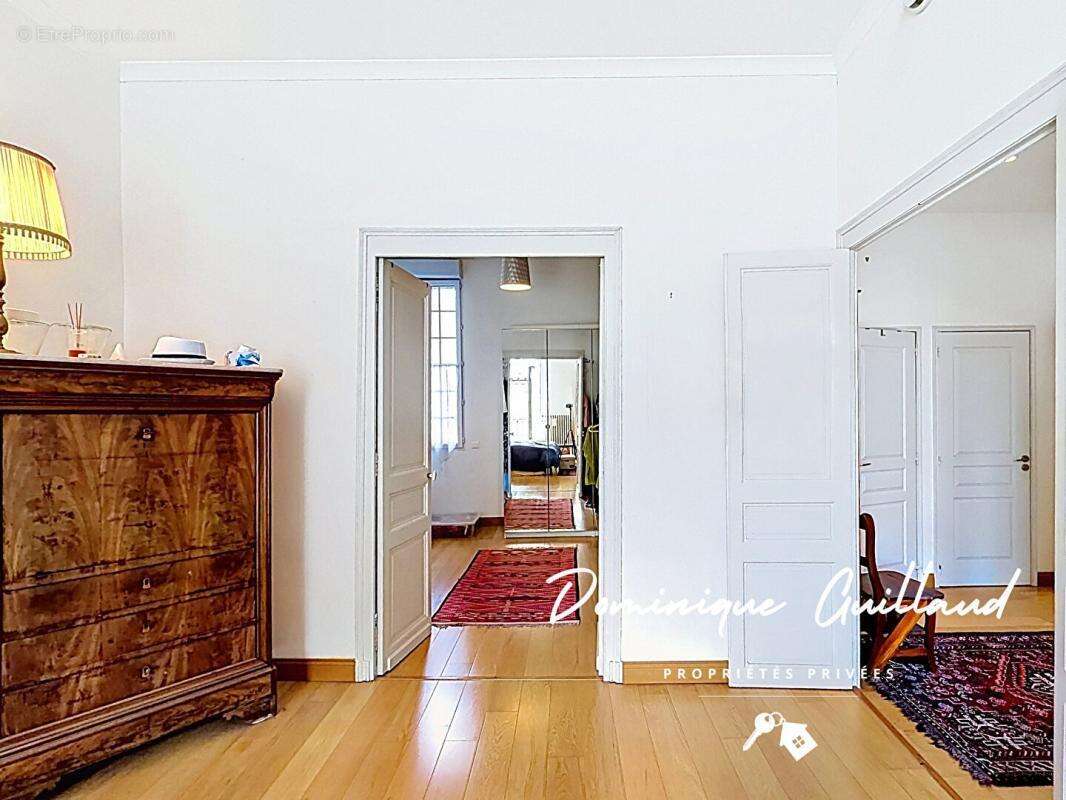 Nîmes Arènes -Duplex 5 piècès 173 m2 avec terrasse et loggia de 50m2 - photo 15