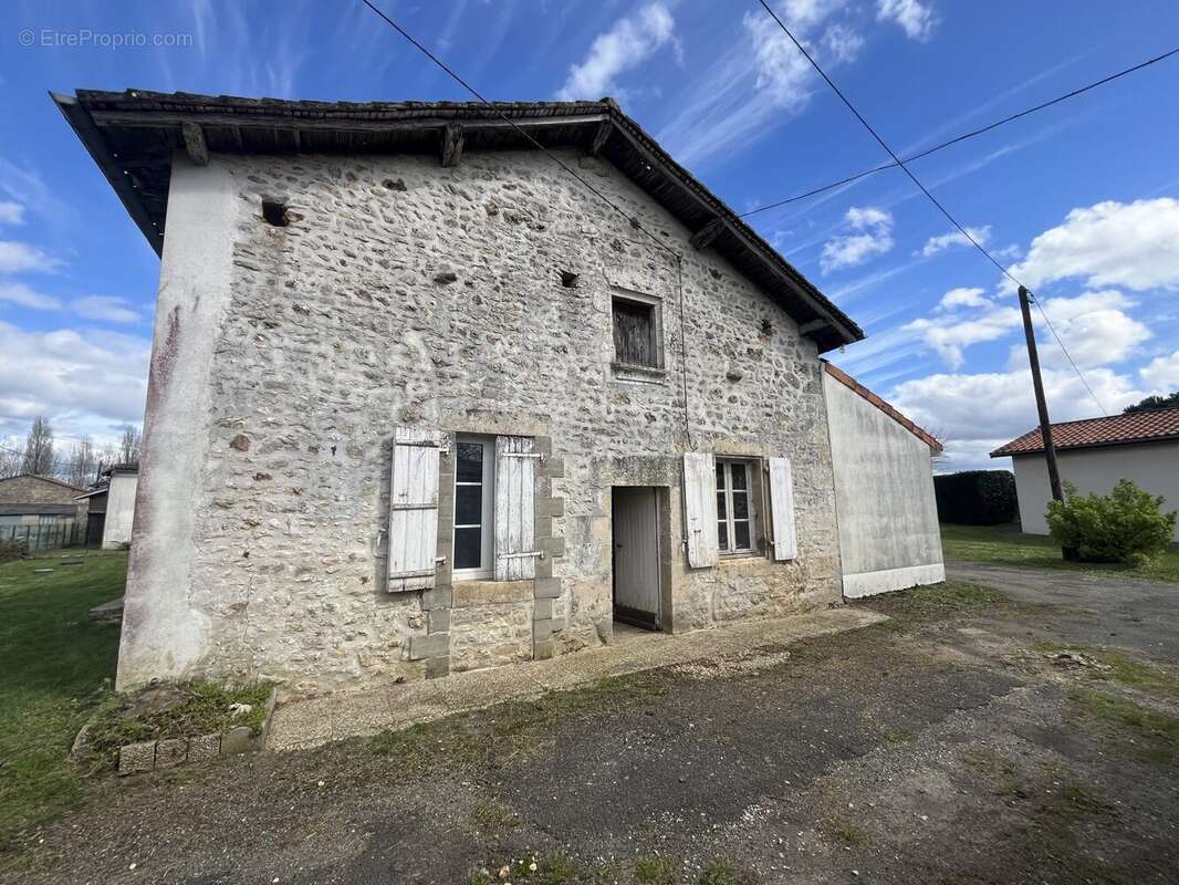 Maison à CHASSENEUIL-SUR-BONNIEURE
