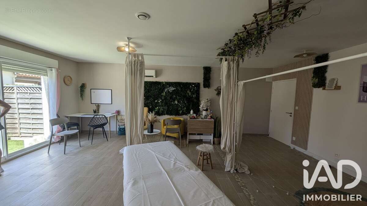 Commerce 91 m² à Saint-Chaptes  - photo 8