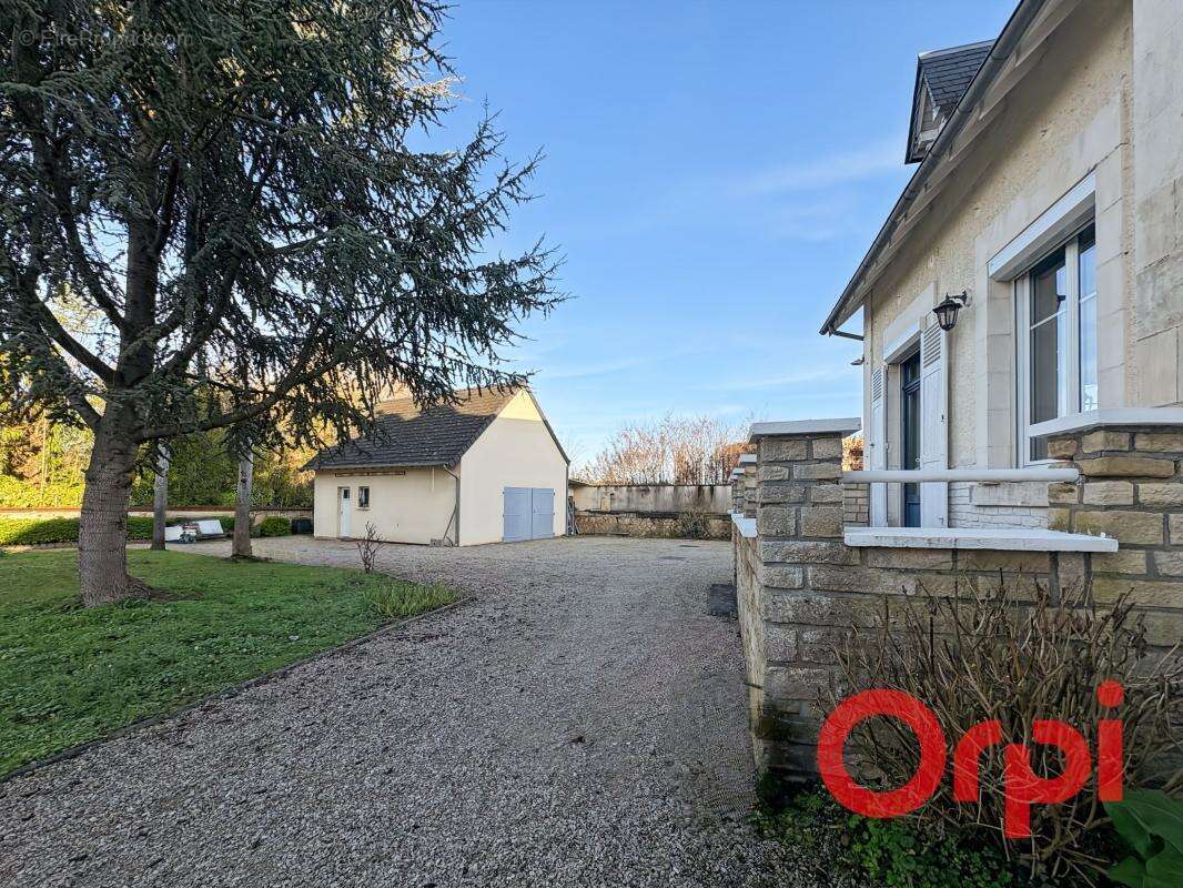 Maison à SAINT-AMAND-MONTROND