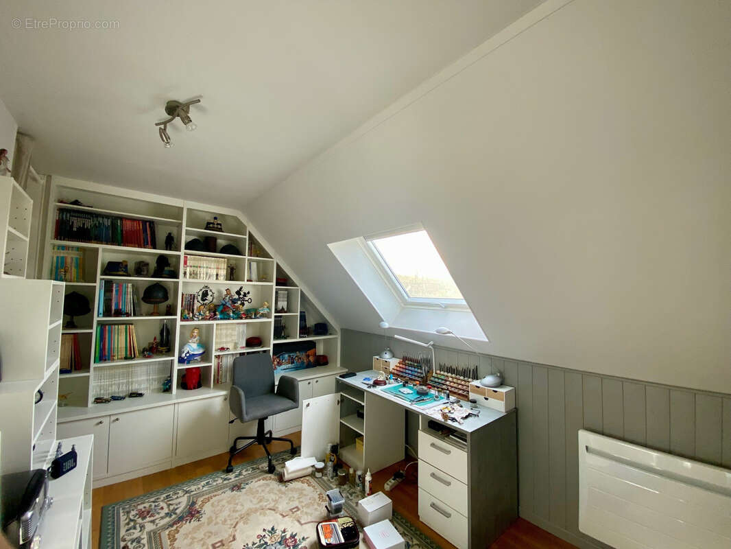 Maison à LA QUEUE-LES-YVELINES