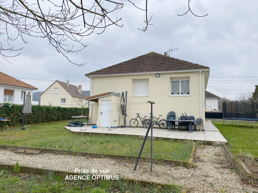 Maison à VILLENEUVE-SUR-YONNE