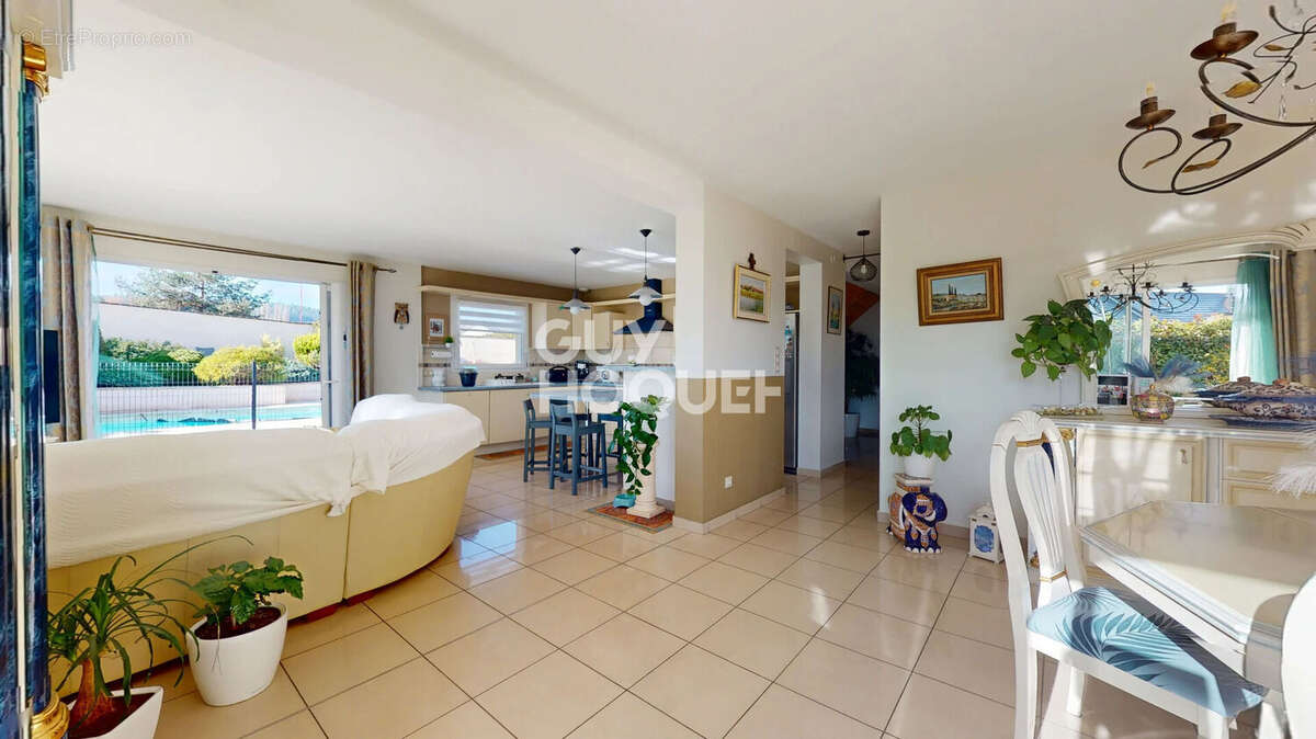 Maison à PORT-SUR-SAONE