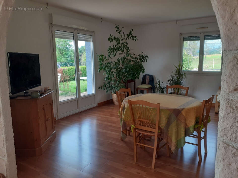 Maison à ETIVAL-CLAIREFONTAINE