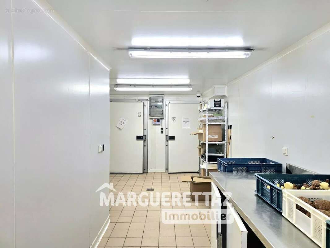 Commerce à MARIGNIER