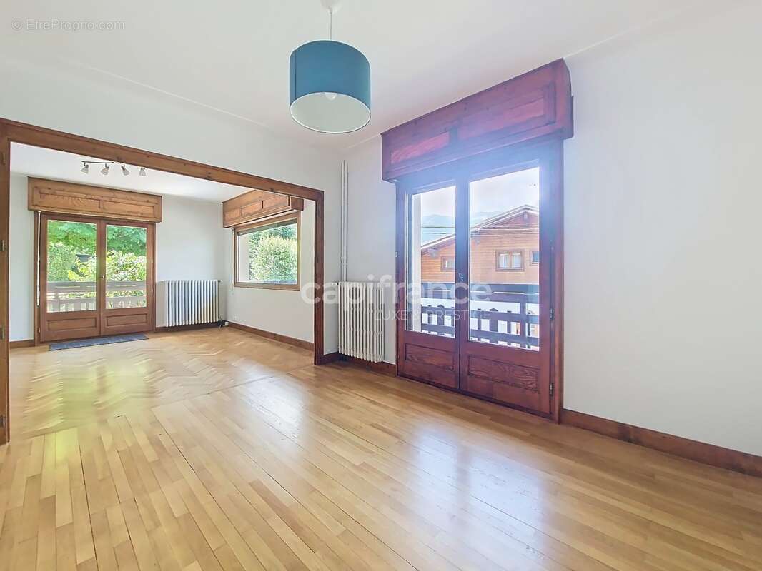 Chalet de caractère avec 3 appartements et spa, à deux pas du centre de Saint-Gervais - photo 15