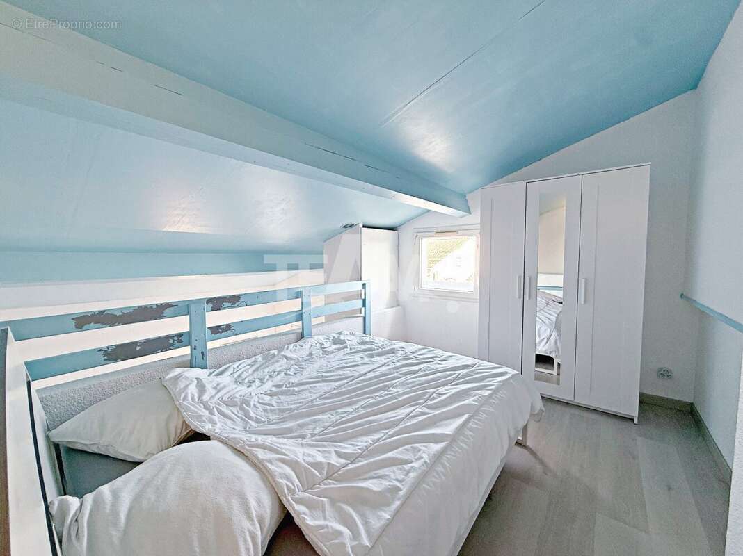 Appartement à VIC-LA-GARDIOLE